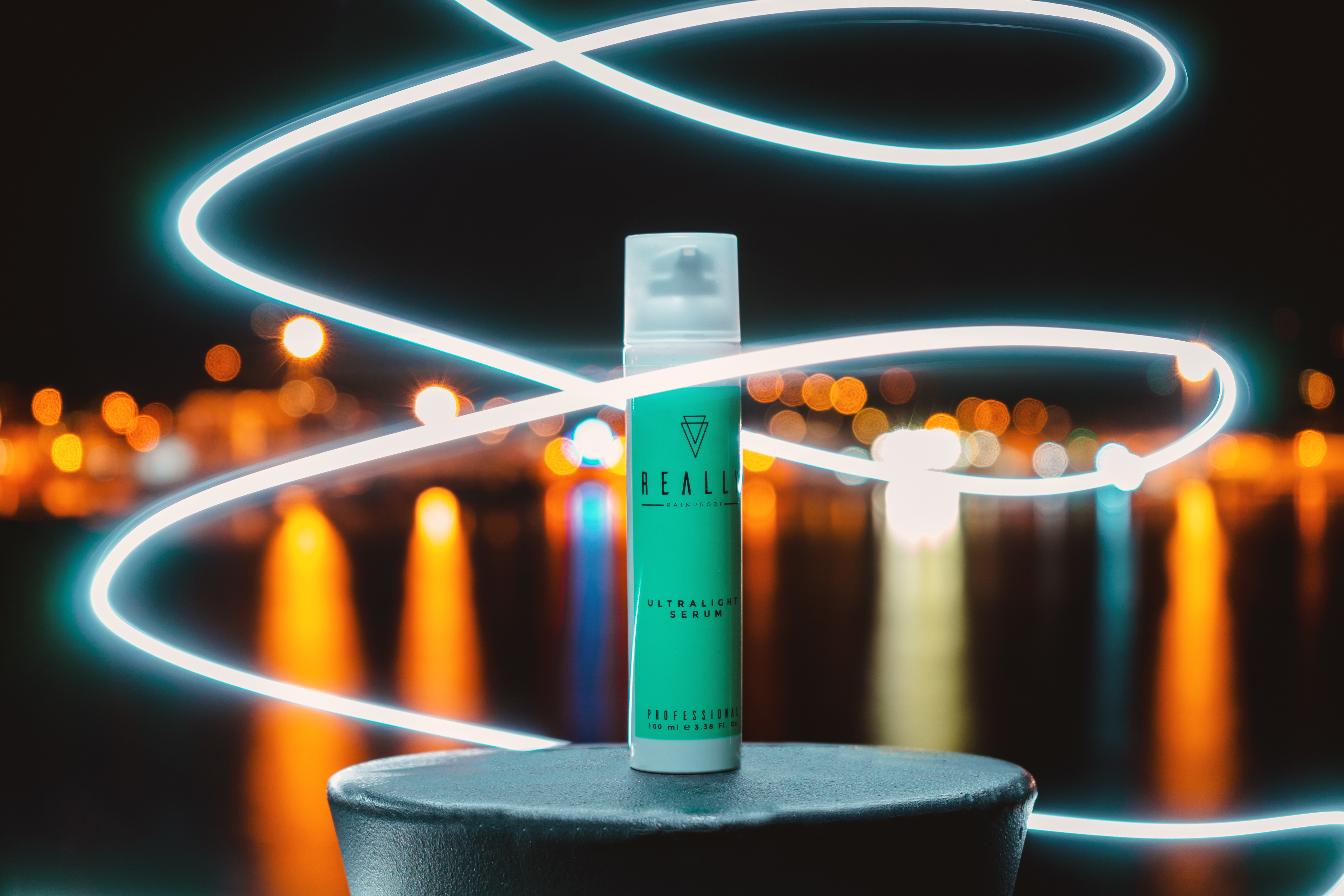 Un concept pubblicitario creativo per uno shampoo per capelli.